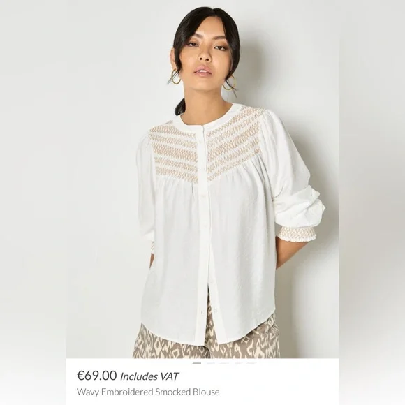 Apricot 🍑 - Women's Beautiful Blouse - Picture 3 of 6